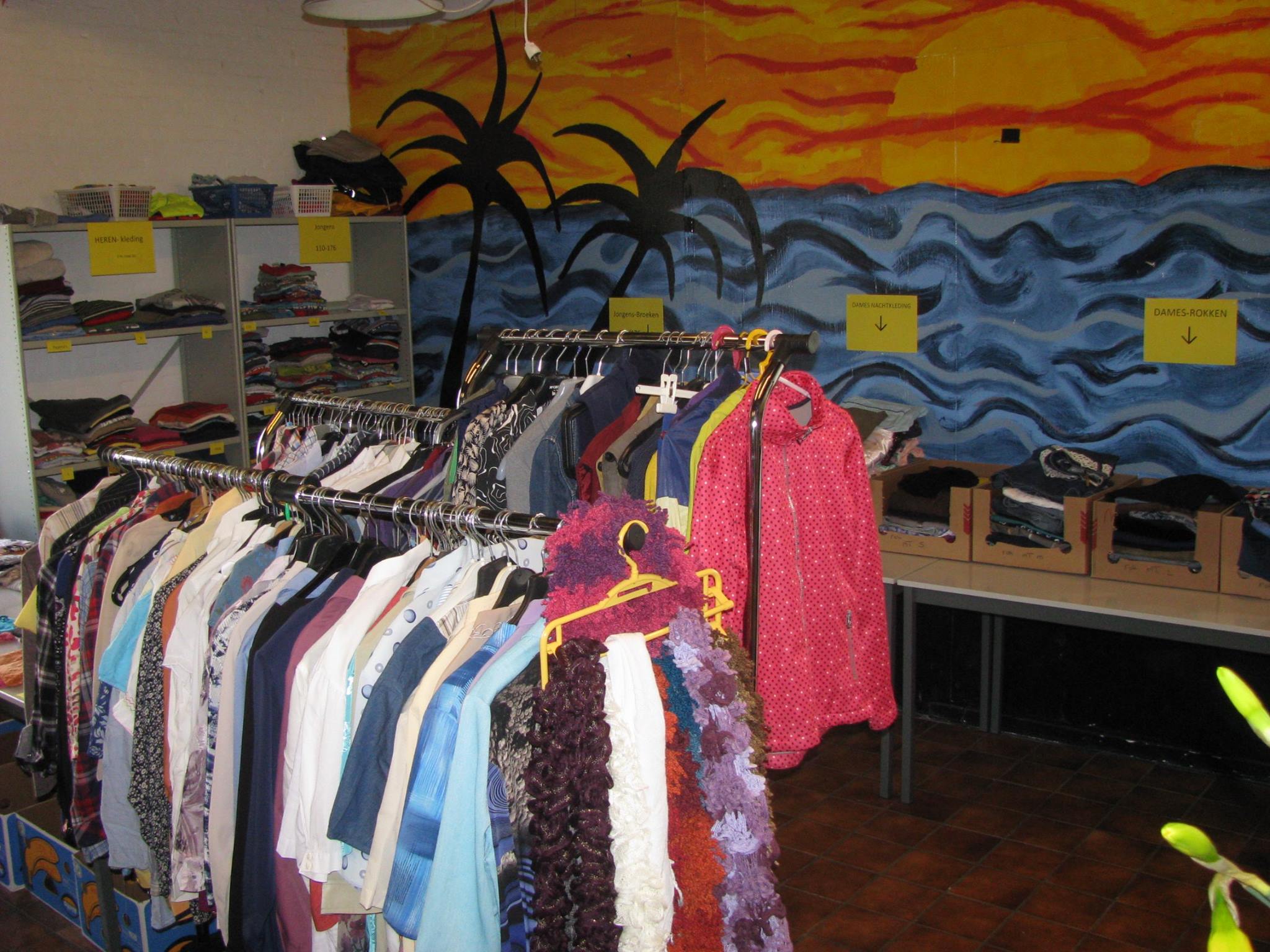 Dorpsbelangen Schoonoord bedenkt met kledingbank en klussendienst extra services voor bewoners