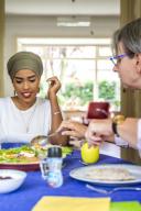 Vrouw samen eten