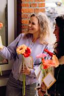 Bloemen uitdelen homepage de verbindingskamer