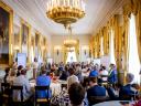 Bijeenkomst ronde tafel in paleis